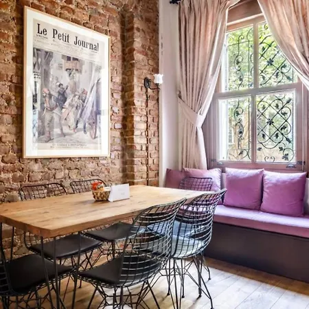 Chic 2br Retreat House - Heart Of Cihangir! #394 Hébergement de vacances