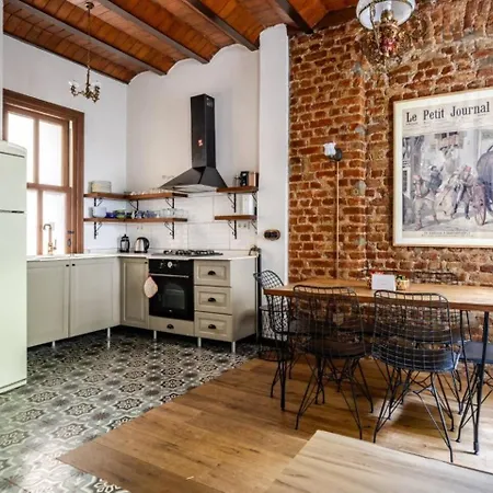 Nyaraló Chic 2br Retreat House - Heart Of Cihangir! #394 *